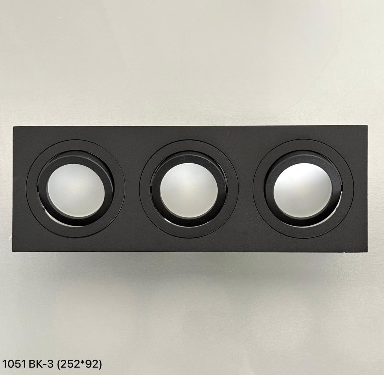 Споты 1051 BK-3 (252*92)